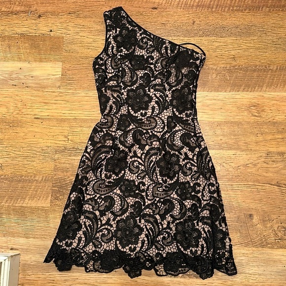 Dress The Population One Sleeve Black And Tan Lace Formal Dress EE - Picture 1 of 4